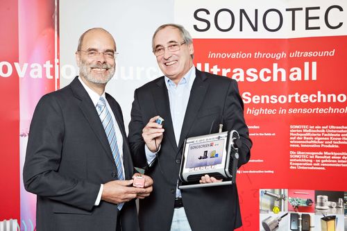 Geschäftsführer Sonotec nach der Auszeichnung Sonotec_Dr.Santer zur Horst Meyer und Hans-Joachim Muench(vlnr)